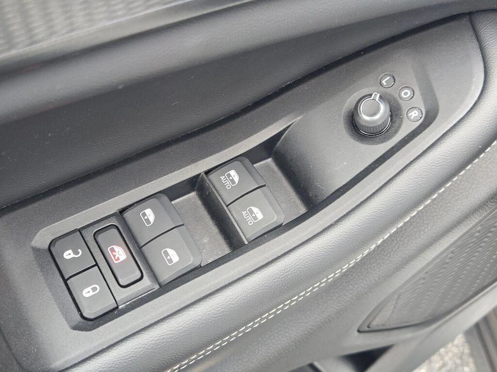 Used 2024 Jeep Grand Cherokee Altitude RWD image 25