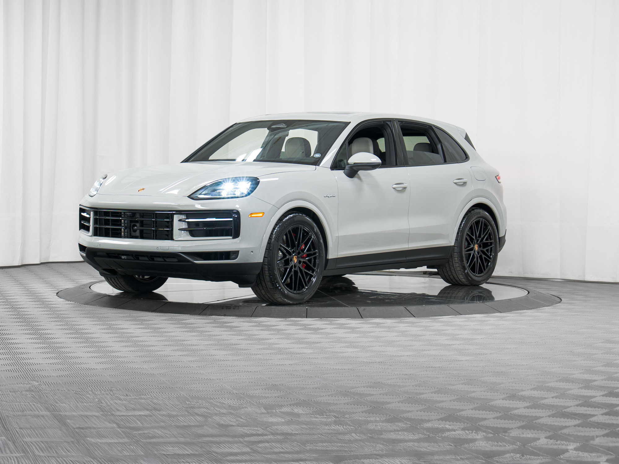 New 2026 Porsche Cayenne S image 28