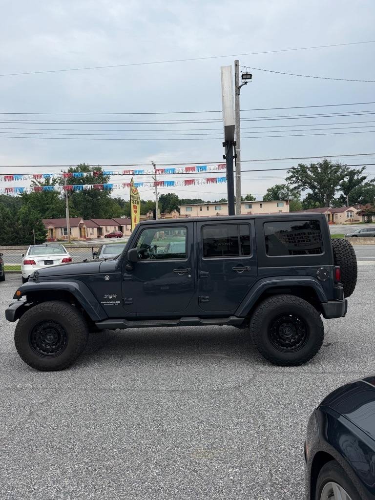 Used 2017 Jeep Wrangler Unlimited Sahara w/ Connectivity Group AWD/4WD image 7