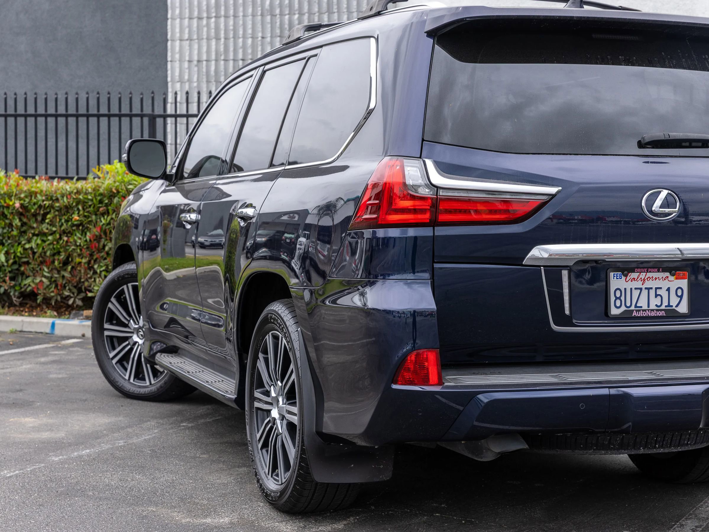 Used 2021 Lexus LX 570 4WD w/ Luxury Package image 38