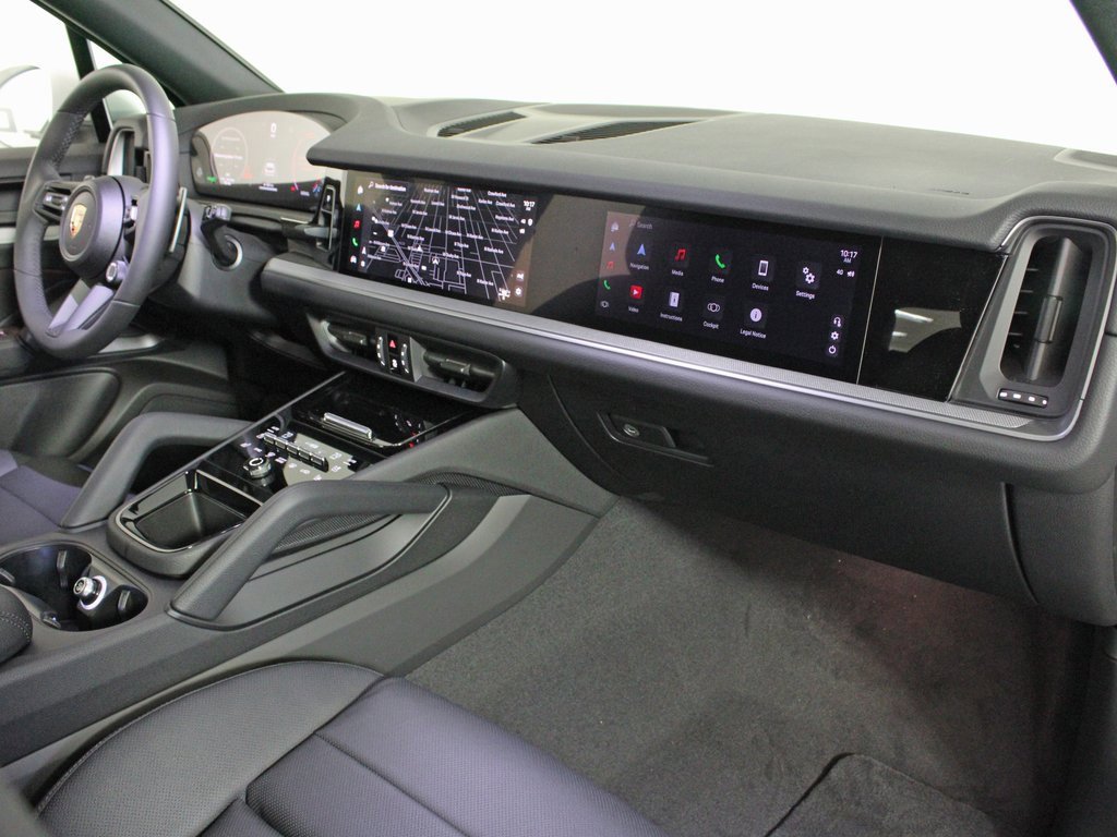 Used 2025 Porsche Cayenne image 38