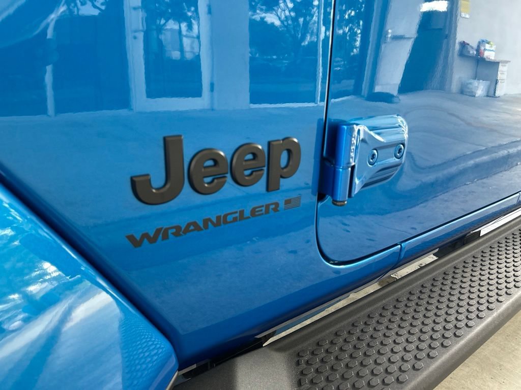 Used 2025 Jeep Wrangler Unlimited Sahara AWD/4WD image 15