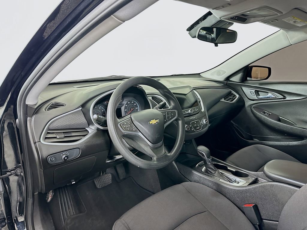 Used 2023 Chevrolet Malibu LS image 9