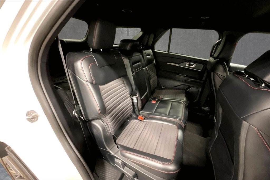 Used 2025 Ford Explorer ST-Line w/ ST-Line Street Pack AWD/4WD image 26