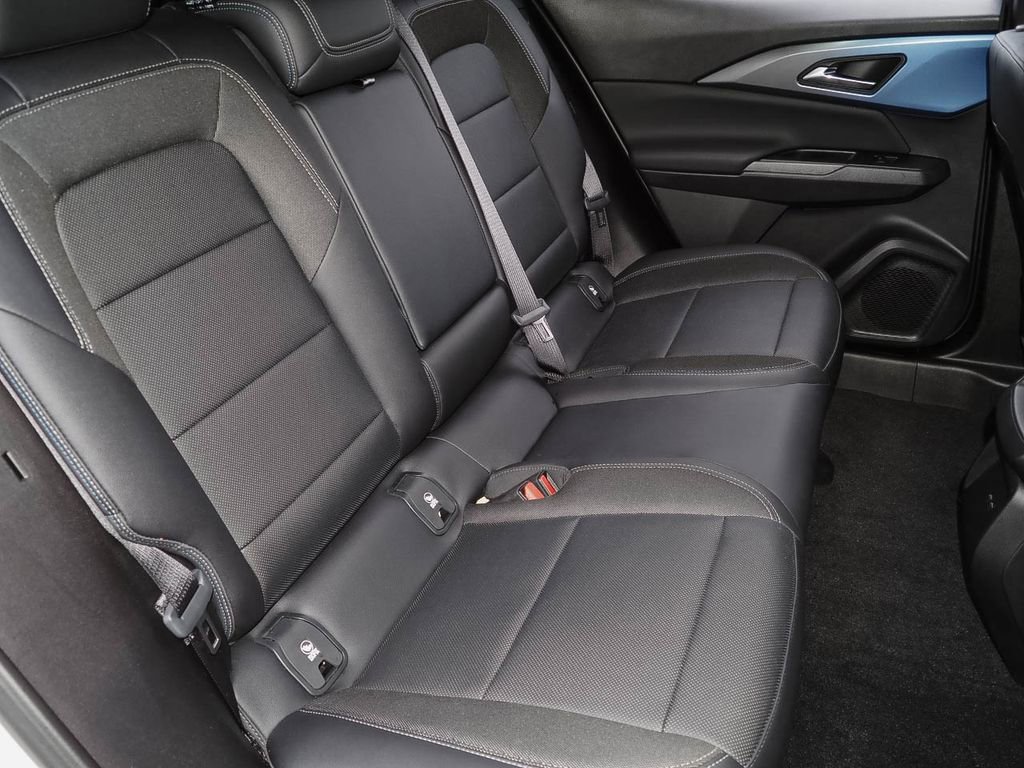 Used 2025 Chevrolet Equinox EV LT w/ Convenience Package FWD image 19