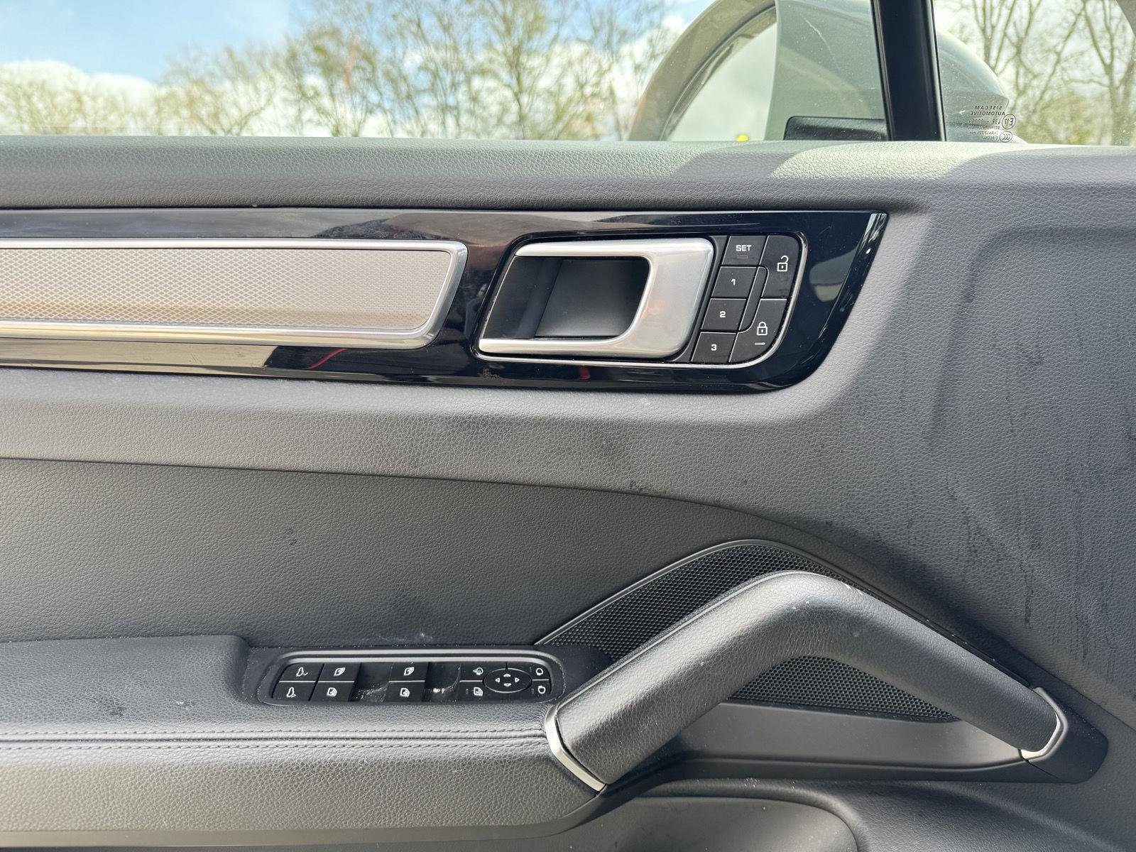Used 2022 Porsche Cayenne S Platinum image 6