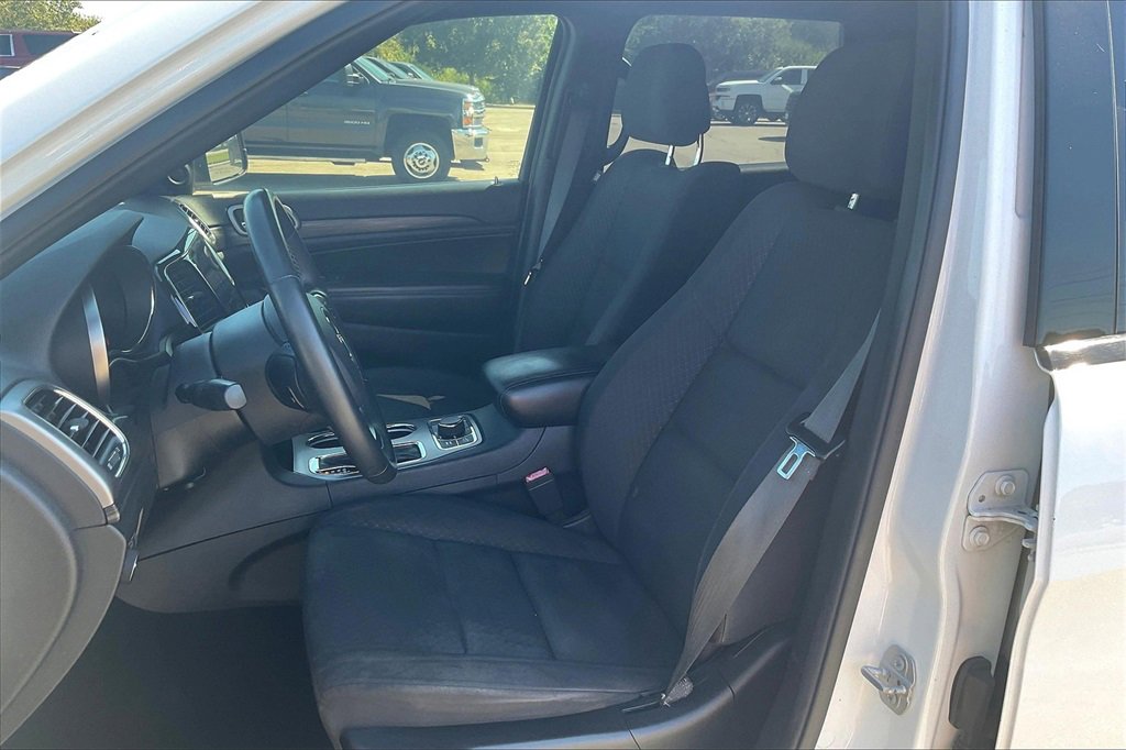 Used 2019 Jeep Grand Cherokee Laredo image 24