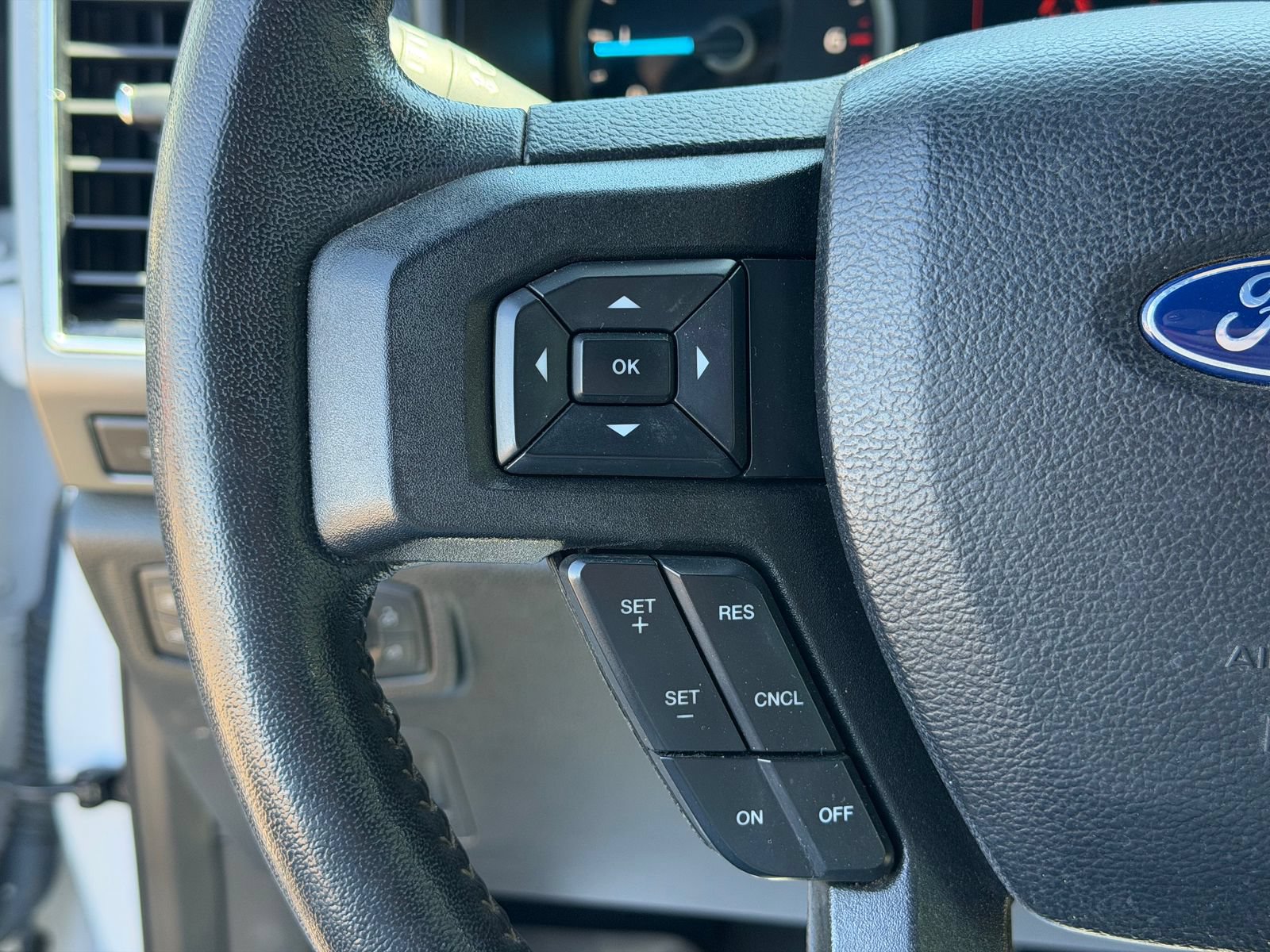 Used 2020 Ford F150 XLT w/ Equipment Group 302A Luxury AWD/4WD image 29