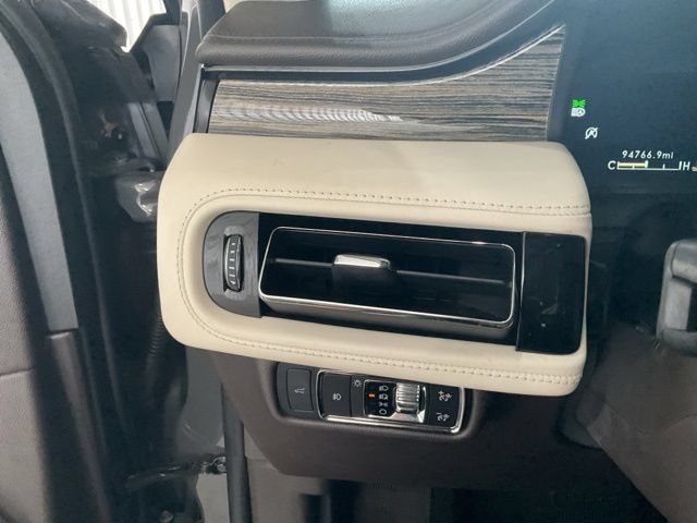 Used 2020 Lincoln Aviator Black Label w/ Class IV Trailer Tow Package AWD/4WD image 9