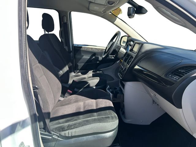 Used 2019 Dodge Grand Caravan SE w/ UConnect Hands-Free Group image 17