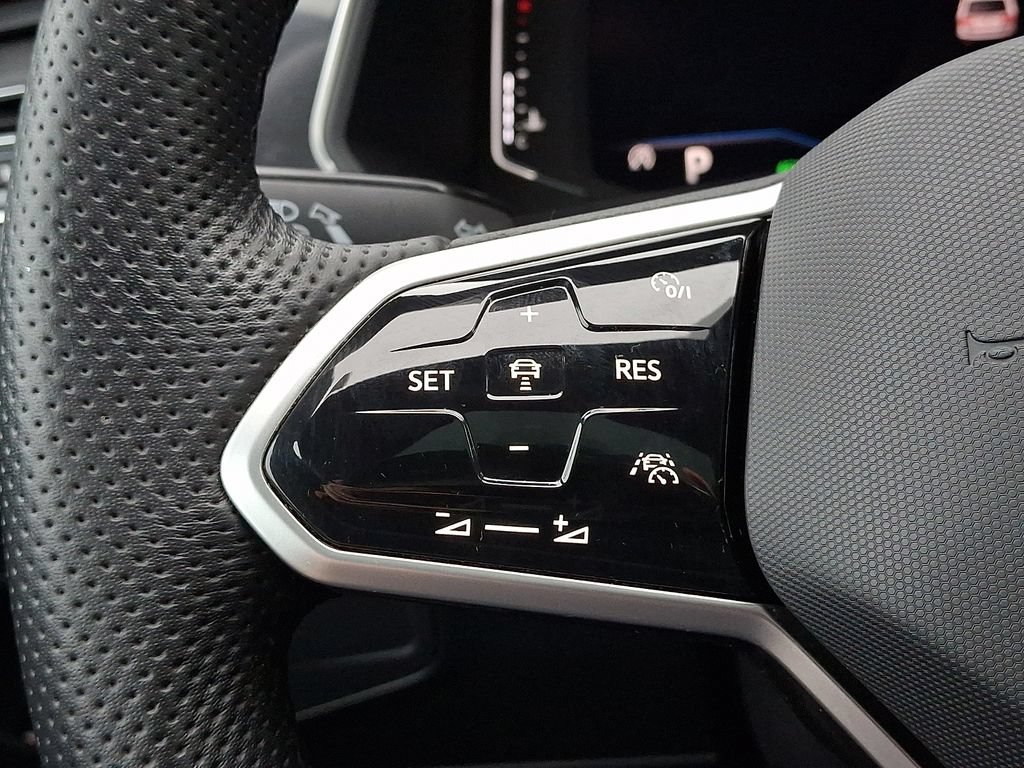 Used 2023 Volkswagen Tiguan SEL R-Line AWD/4WD image 24