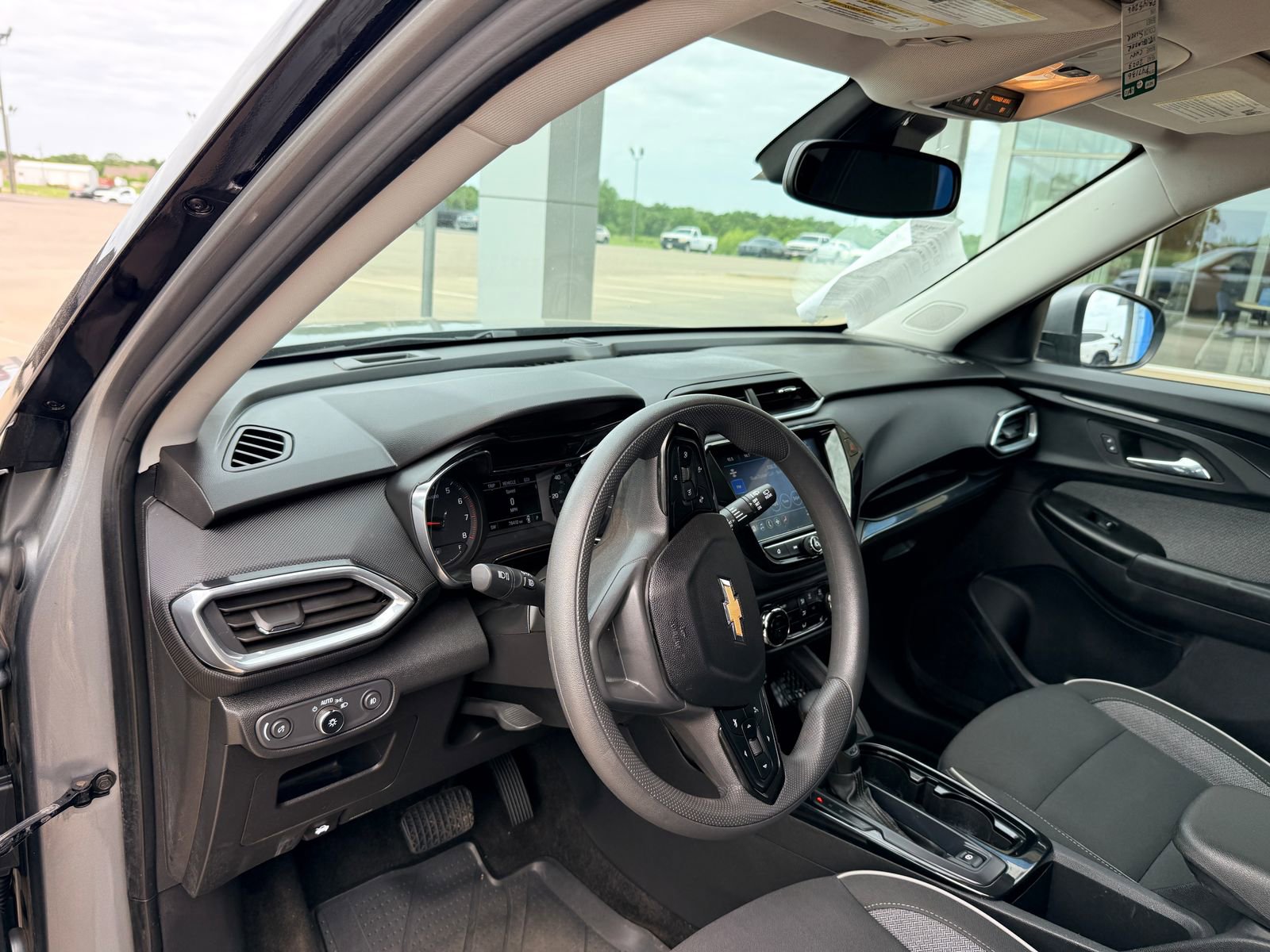 Used 2023 Chevrolet TrailBlazer LT w/ Convenience Package FWD image 12
