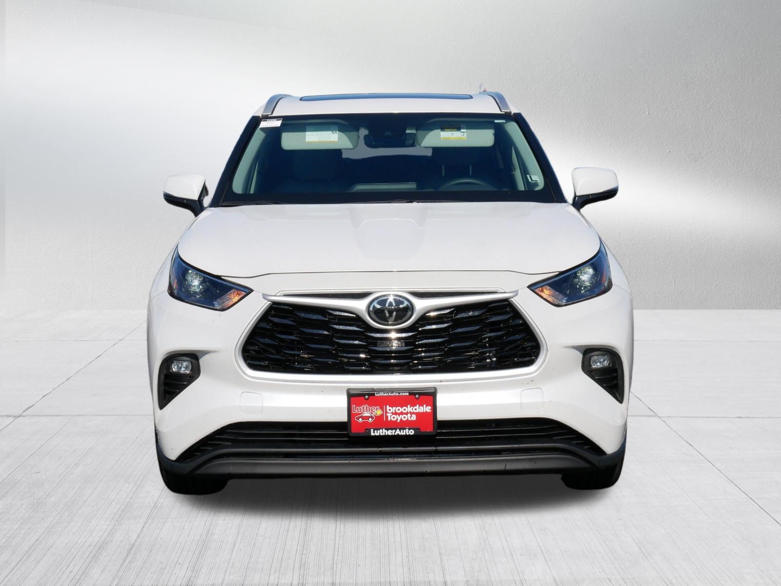 Certified 2026 Toyota Highlander XLE AWD/4WD image 2