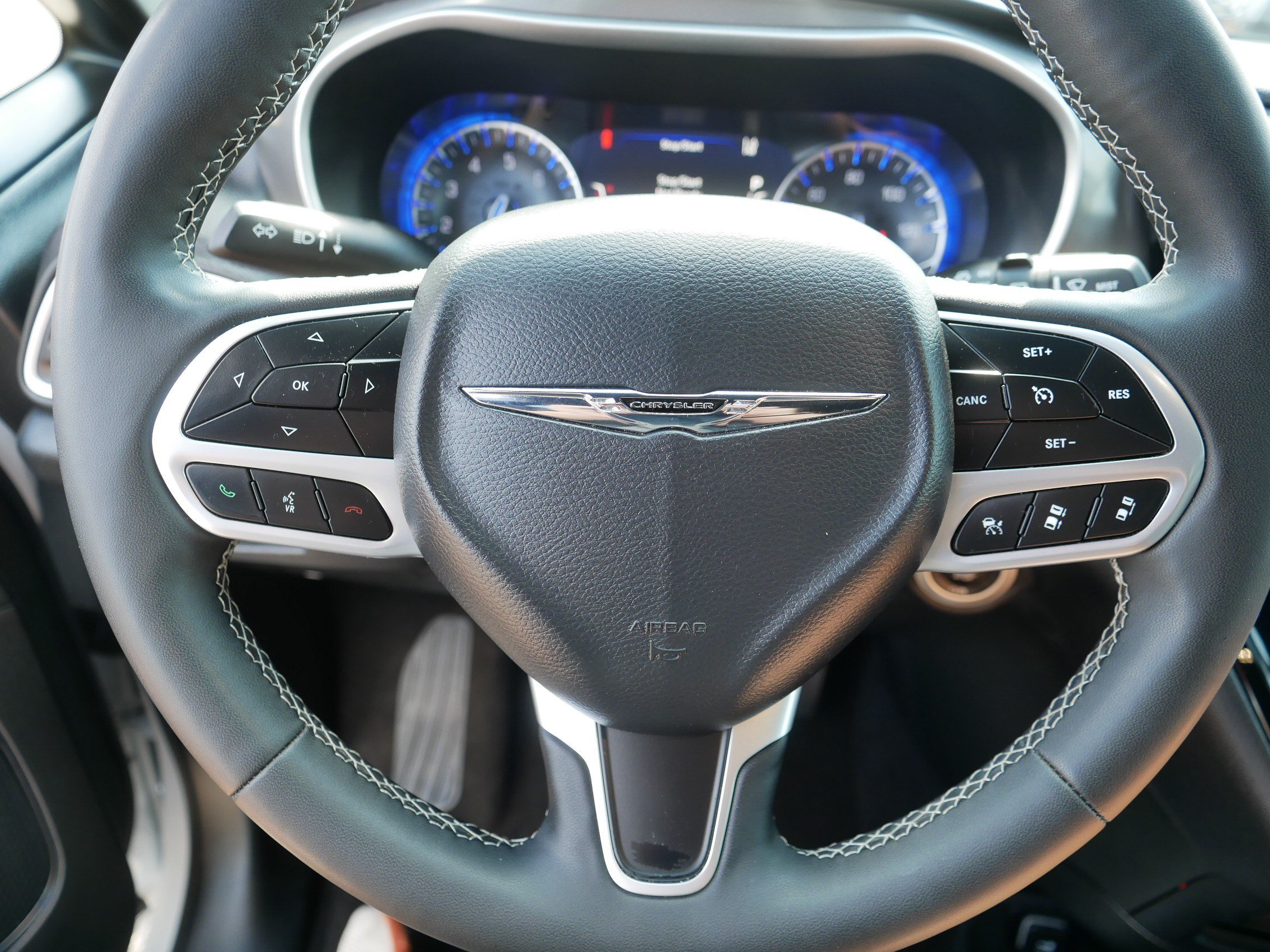 Used 2025 Chrysler Pacifica Select FWD image 25