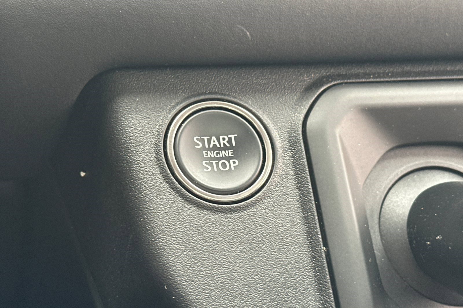 Used 2025 Land Rover Defender 110 S image 34