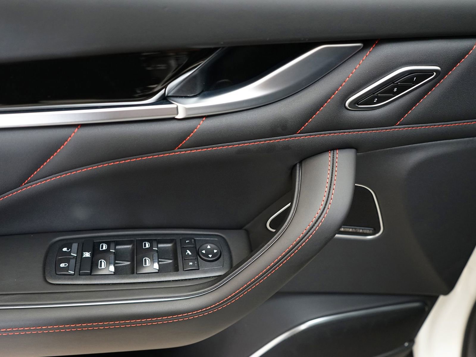 Used 2024 Maserati Levante GT Ultima image 16