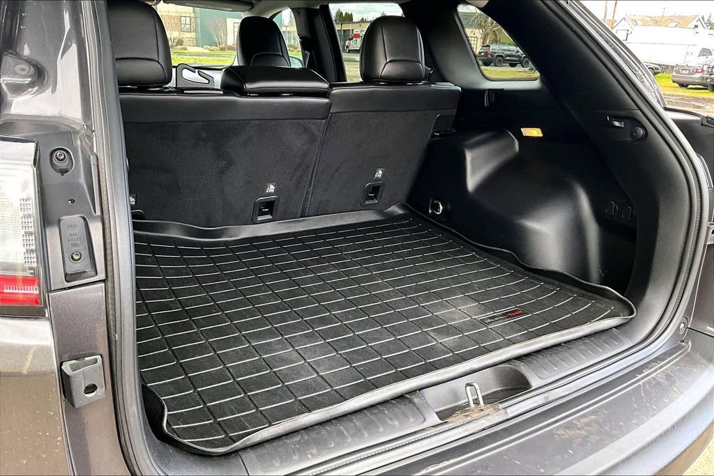 Used 2019 Jeep Cherokee Trailhawk w/ Cold Weather Group image 36