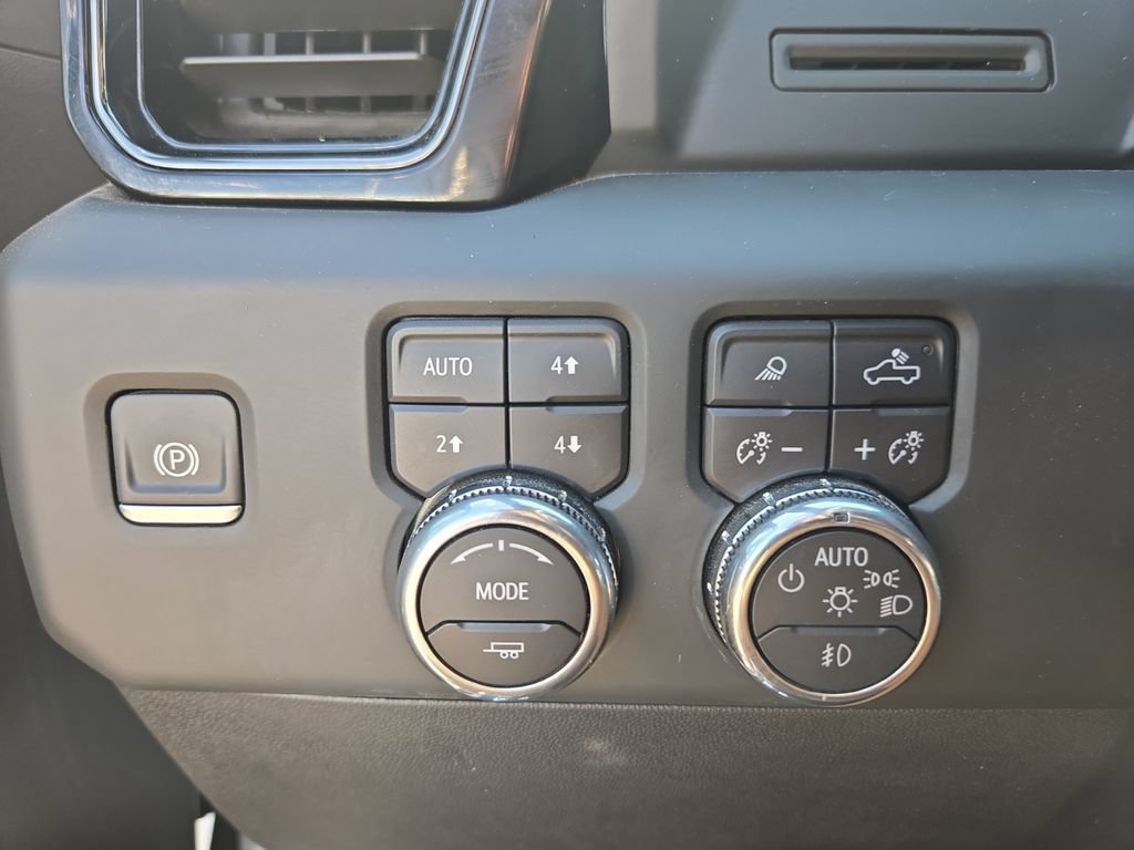 Used 2025 GMC Sierra 2500 AT4 AWD/4WD image 22