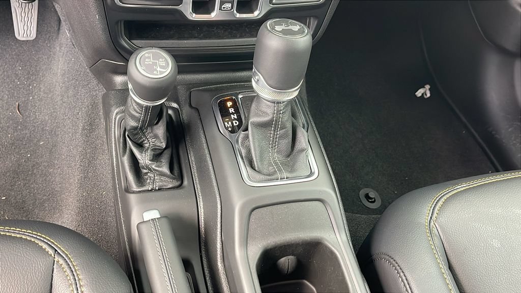 Used 2025 Jeep Wrangler Unlimited Sahara AWD/4WD image 25