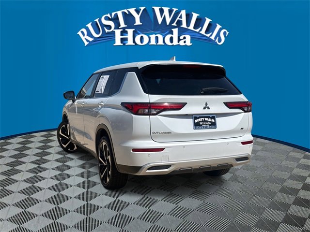 Used 2024 Mitsubishi Outlander SE image 3