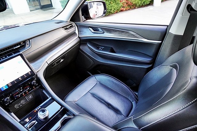 Certified 2023 Jeep Grand Cherokee Limited image 21