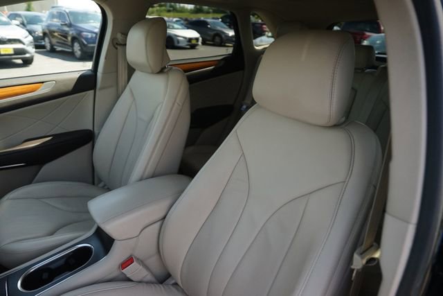 Used 2019 Lincoln MKC Select w/ Select Plus Package FWD image 10