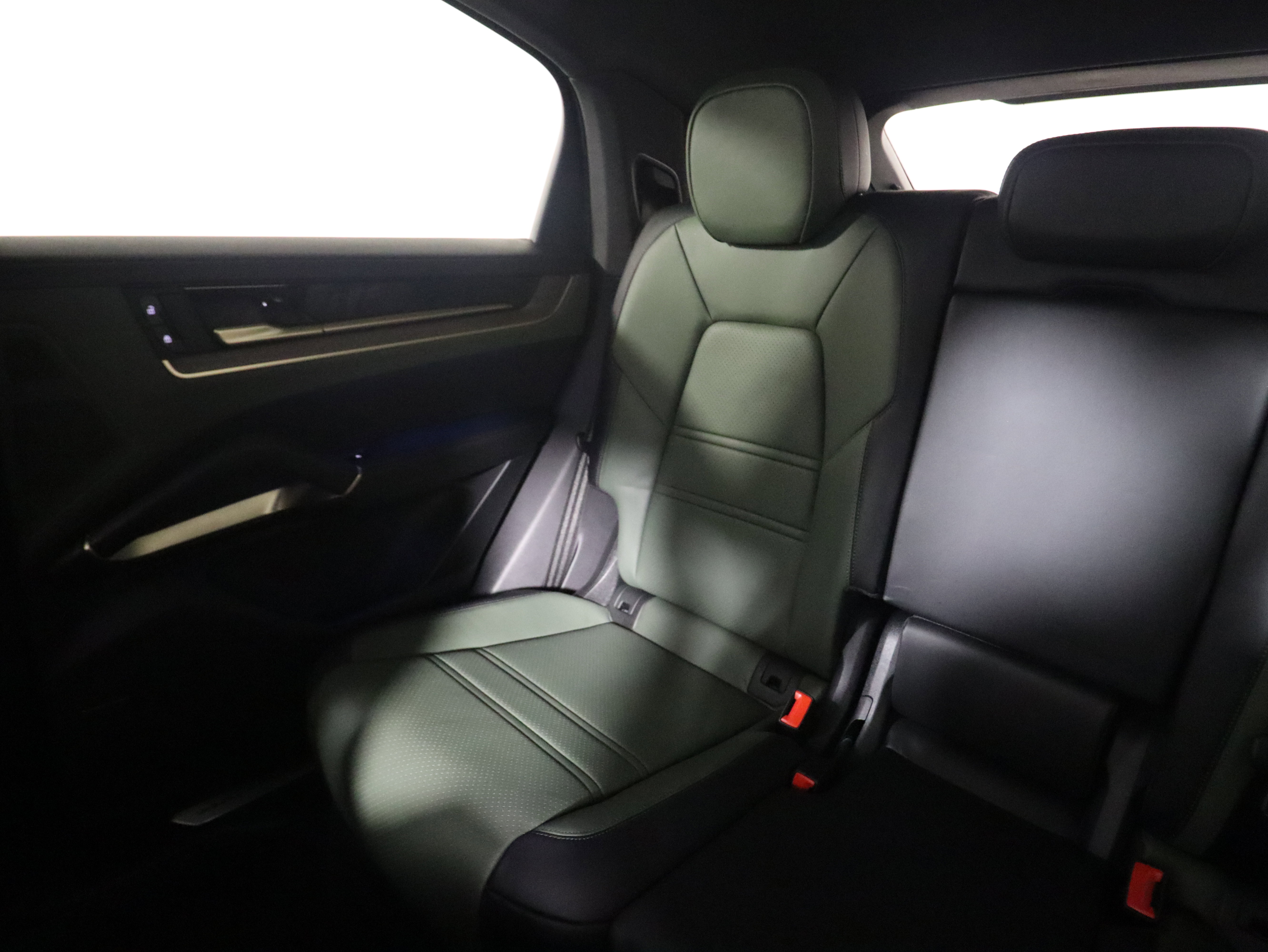 Used 2025 Porsche Cayenne Coupe image 15