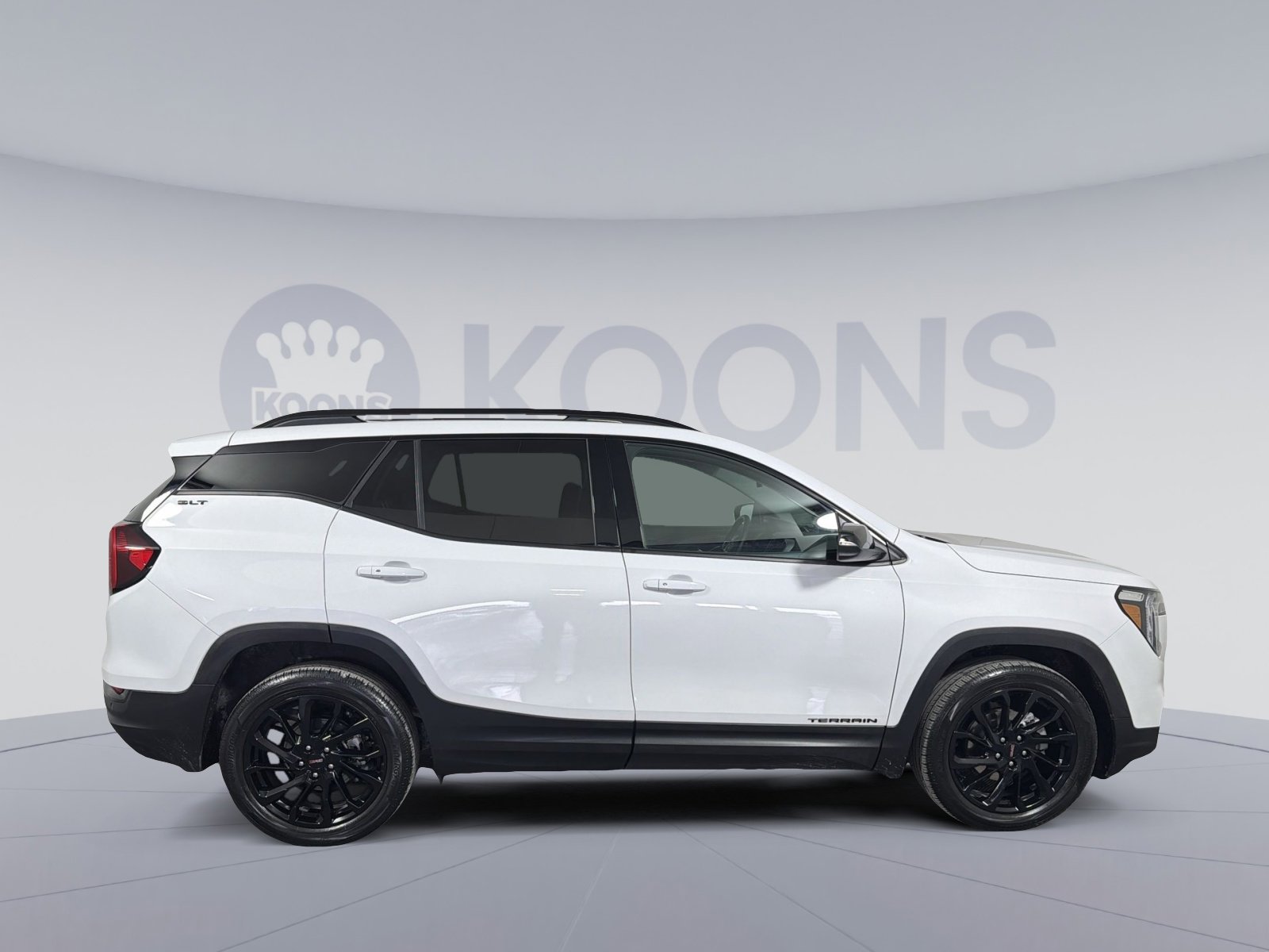 Used 2024 GMC Terrain SLT w/ Elevation Edition image 8