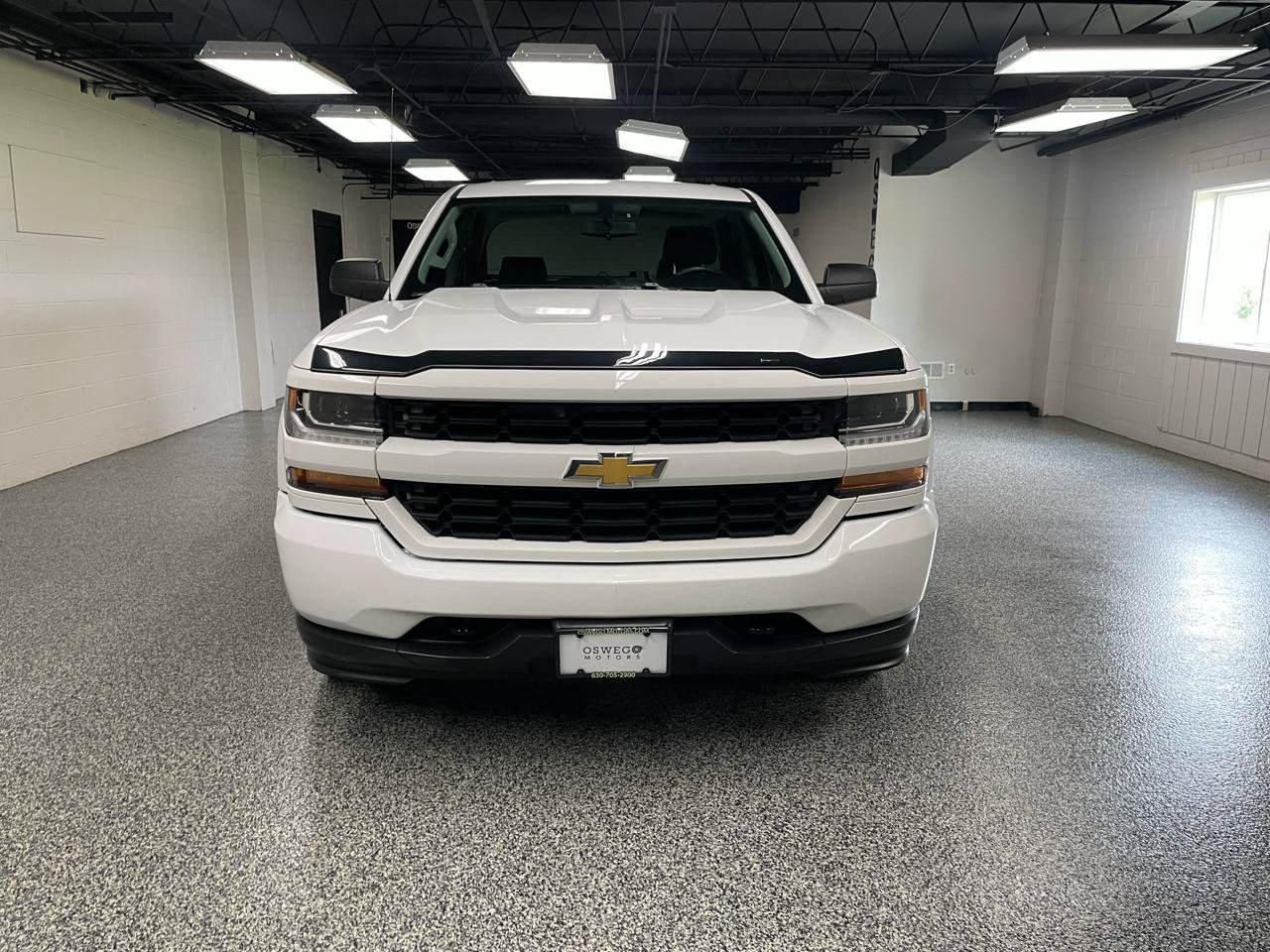 Used 2017 Chevrolet Silverado 1500 Custom w/ Custom Convenience Package AWD/4WD image 11