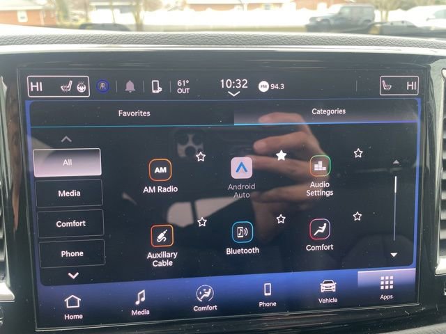 Used 2024 Chrysler Pacifica Touring-L image 4