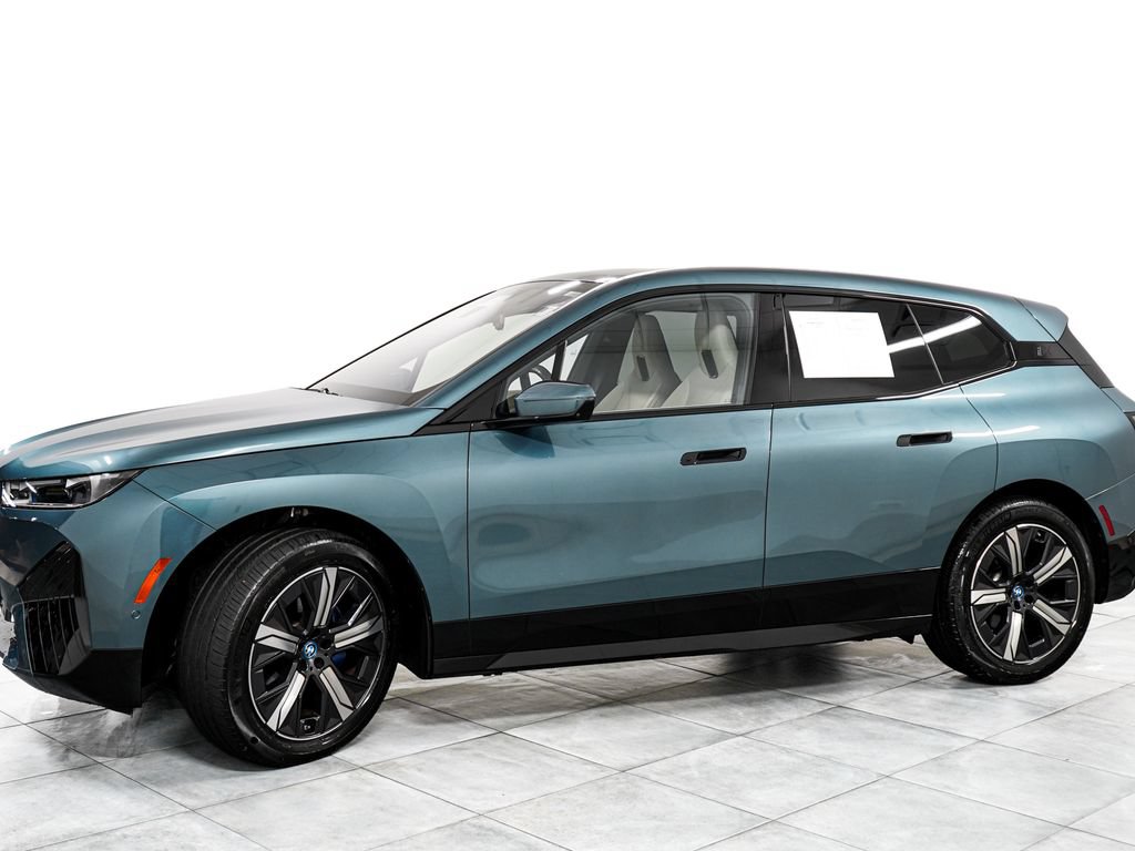 Used 2024 BMW iX xDrive50 w/ Premium Package AWD/4WD image 4
