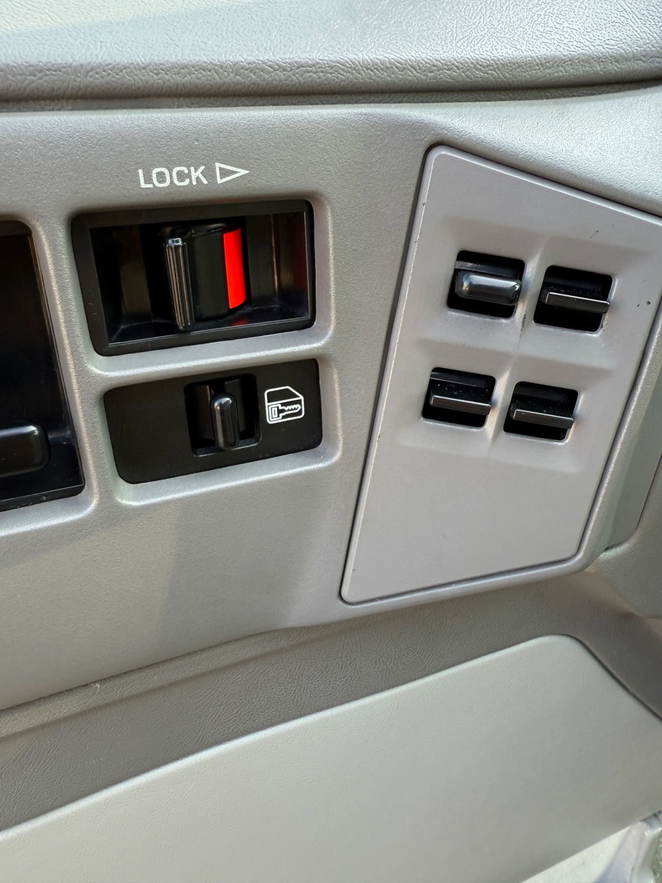 Used 1994 Chevrolet S10 Pickup 4WD 4-Door image 48