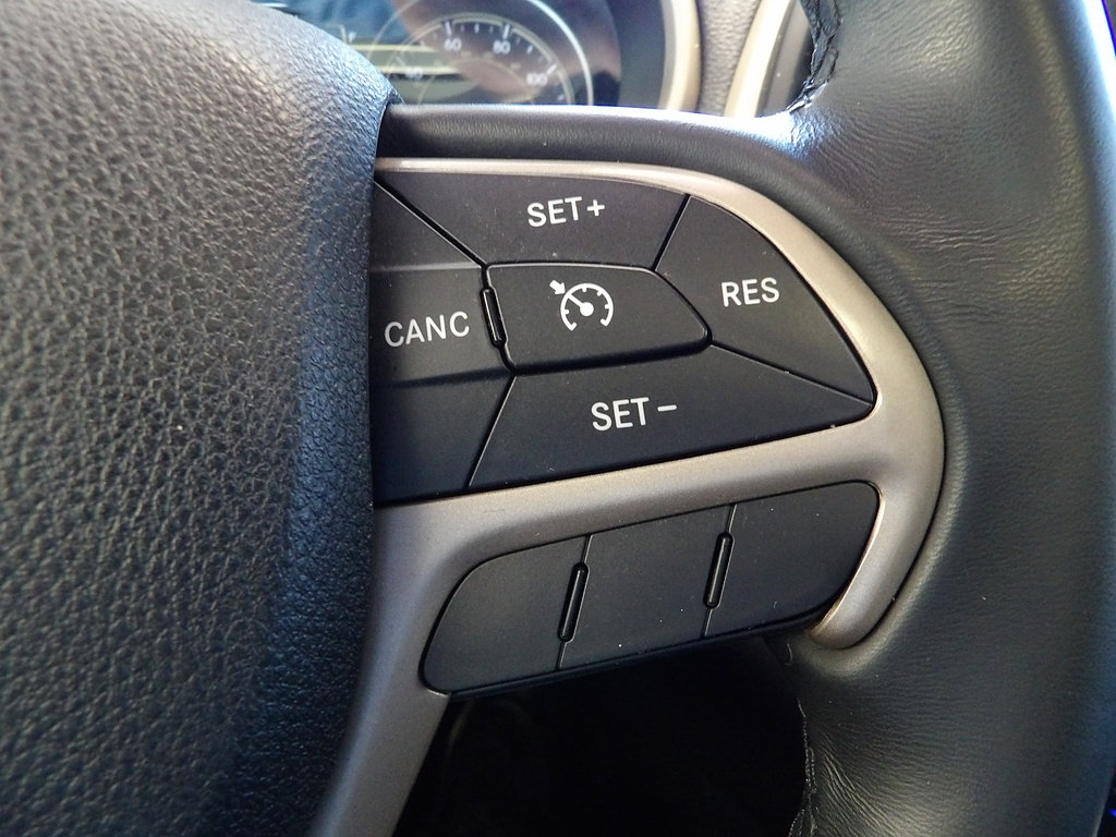 Used 2015 Jeep Cherokee Latitude w/ Comfort/Convenience Group AWD/4WD image 30