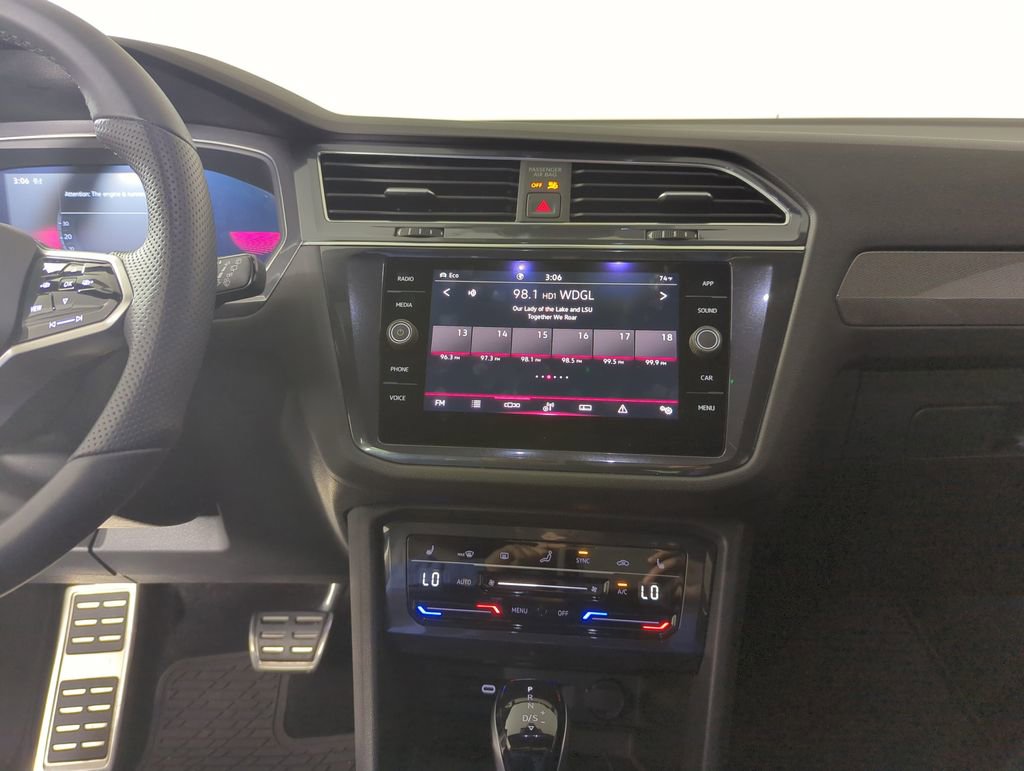 Used 2022 Volkswagen Tiguan SE R-Line image 13