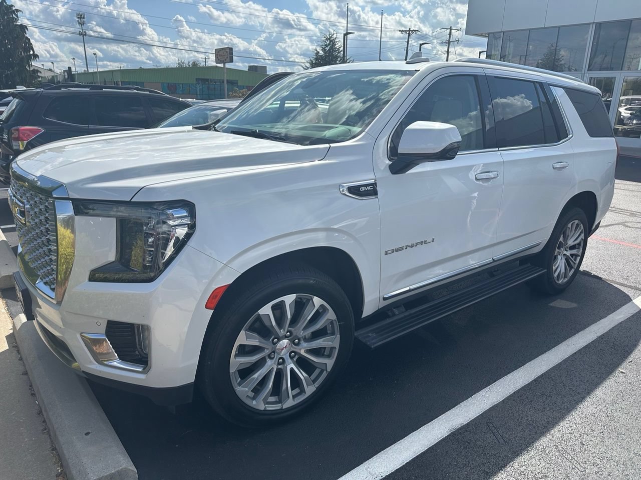 Used 2022 GMC Yukon Denali AWD/4WD image 2
