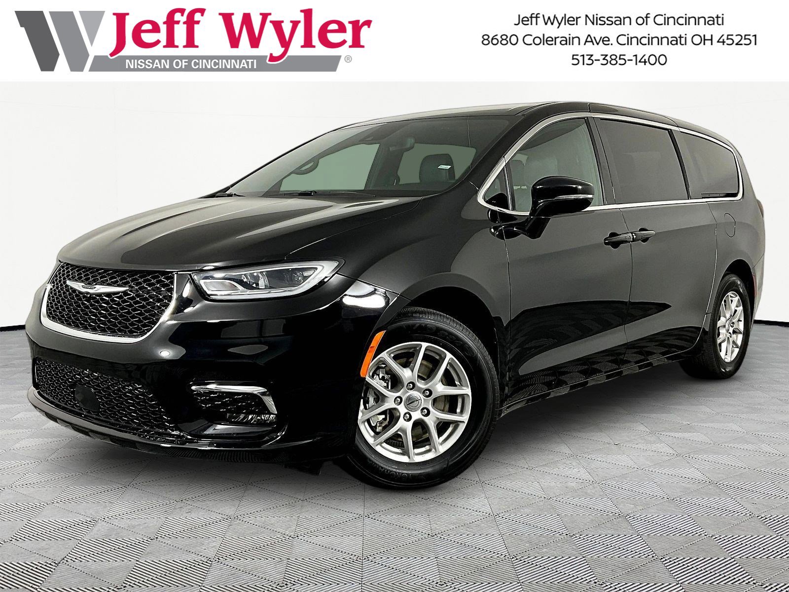 Used 2025 Chrysler Pacifica Select FWD video 1