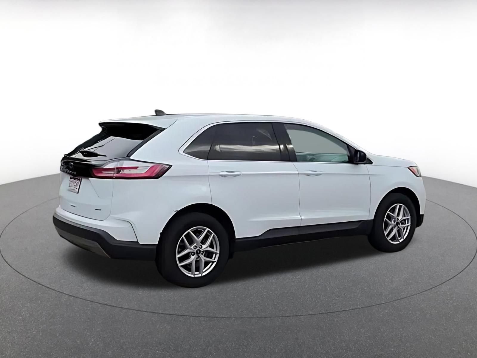 Used 2024 Ford Edge SEL AWD/4WD image 14