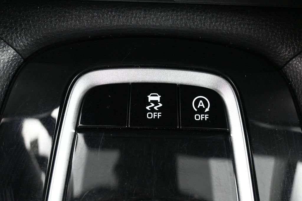 Used 2025 Toyota Corolla Cross LE FWD image 23