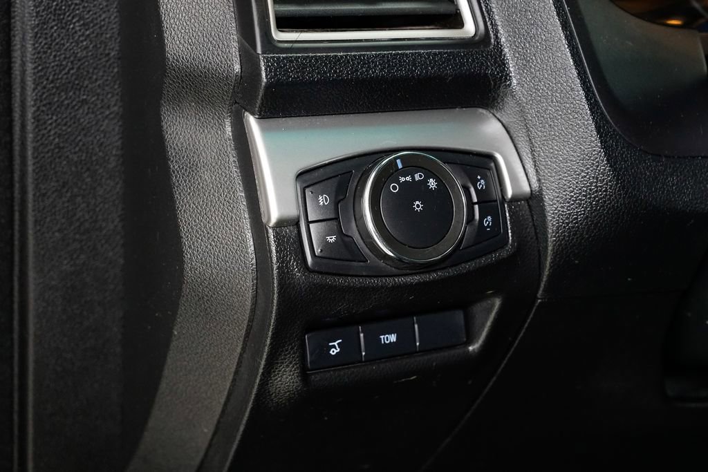 Used 2017 Ford Explorer XLT w/ Equipment Group 202A image 13
