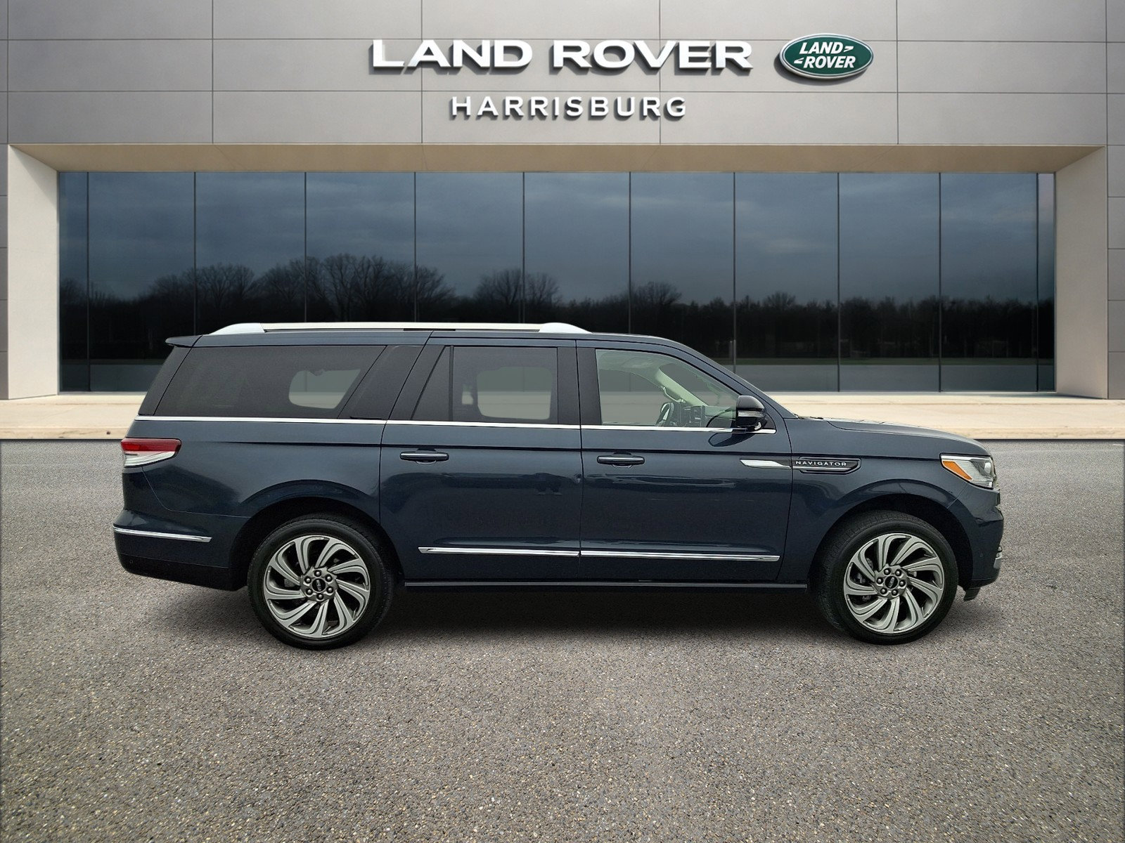Used 2022 Lincoln Navigator L Reserve image 5