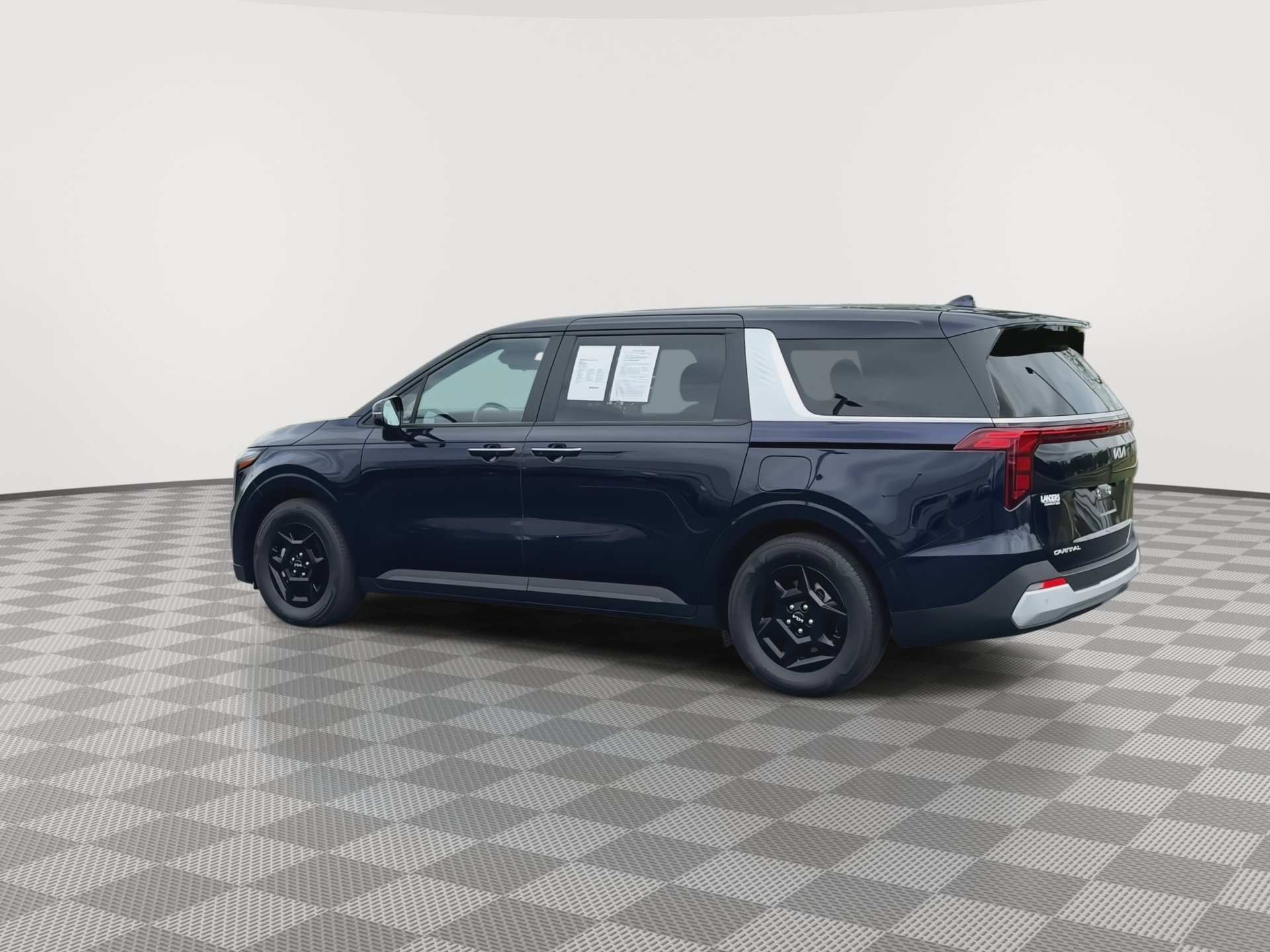 Used 2025 Kia Carnival image 6