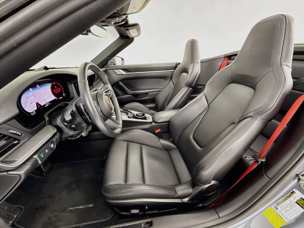 Certified 2025 Porsche 911 Carrera RWD image 5