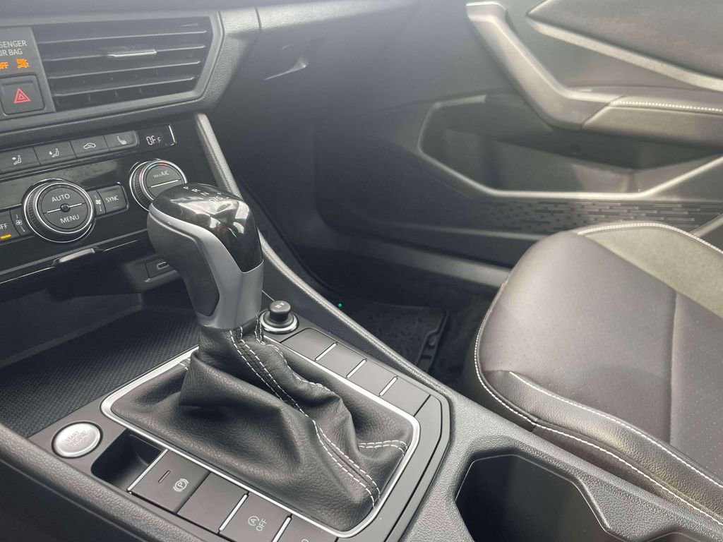 Used 2023 Volkswagen Jetta SE image 31