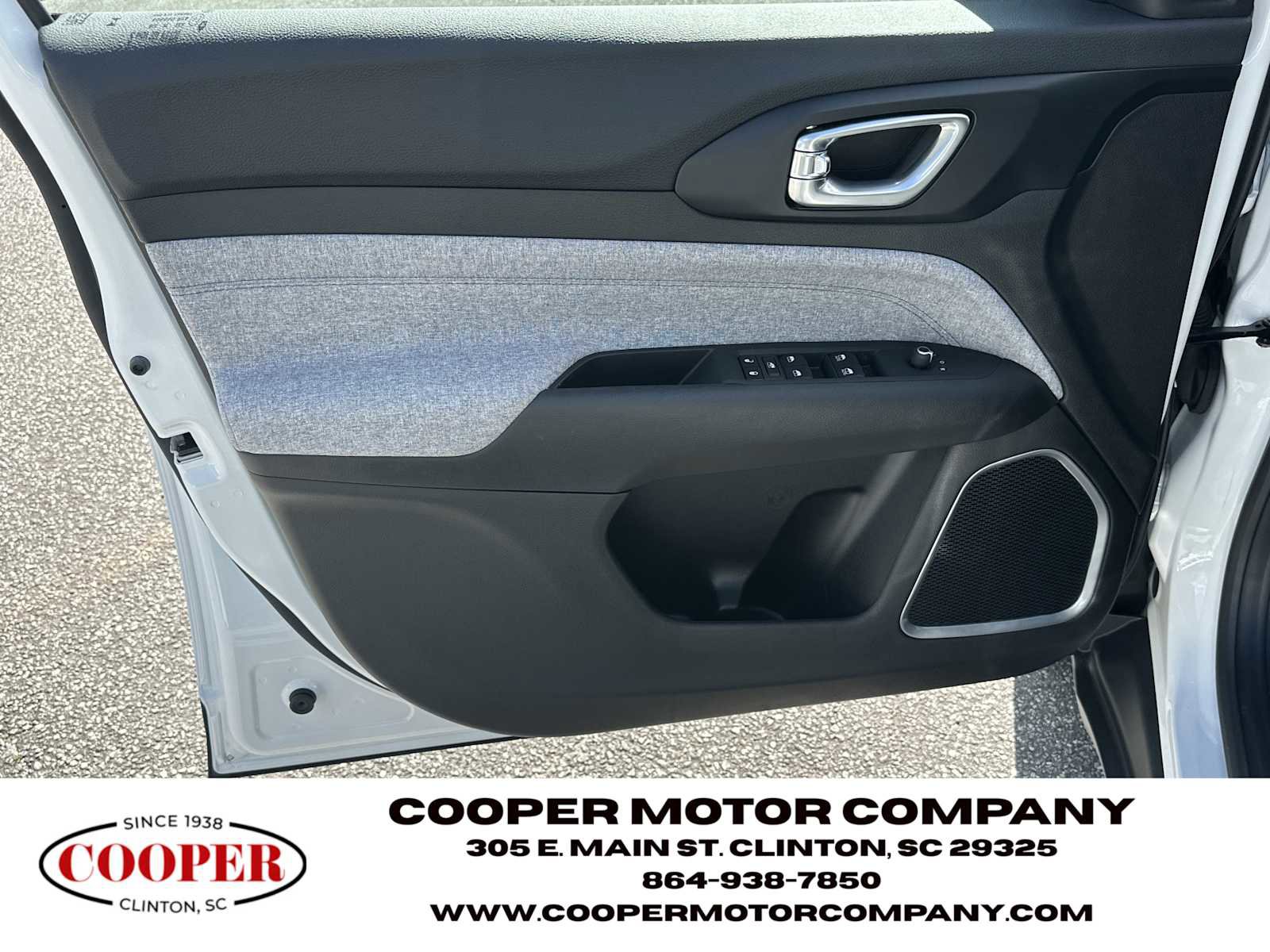 Used 2025 Jeep Compass Latitude image 10