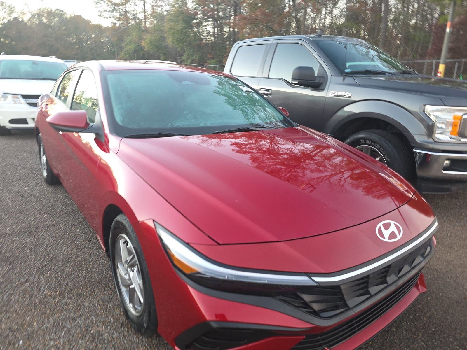 Used 2025 Hyundai Elantra SE image 4