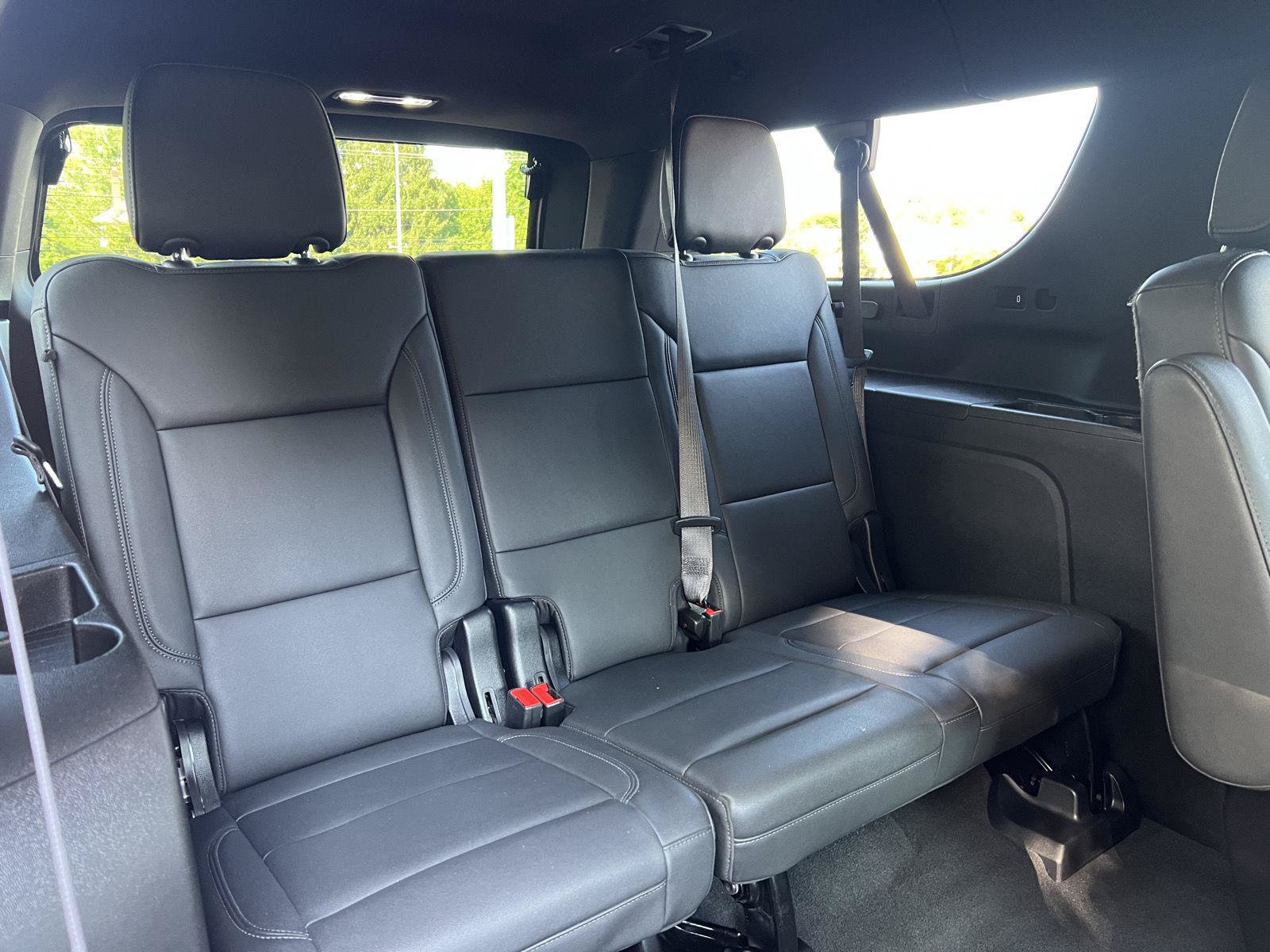 Used 2024 Chevrolet Suburban LT w/ Luxury Package AWD/4WD image 17
