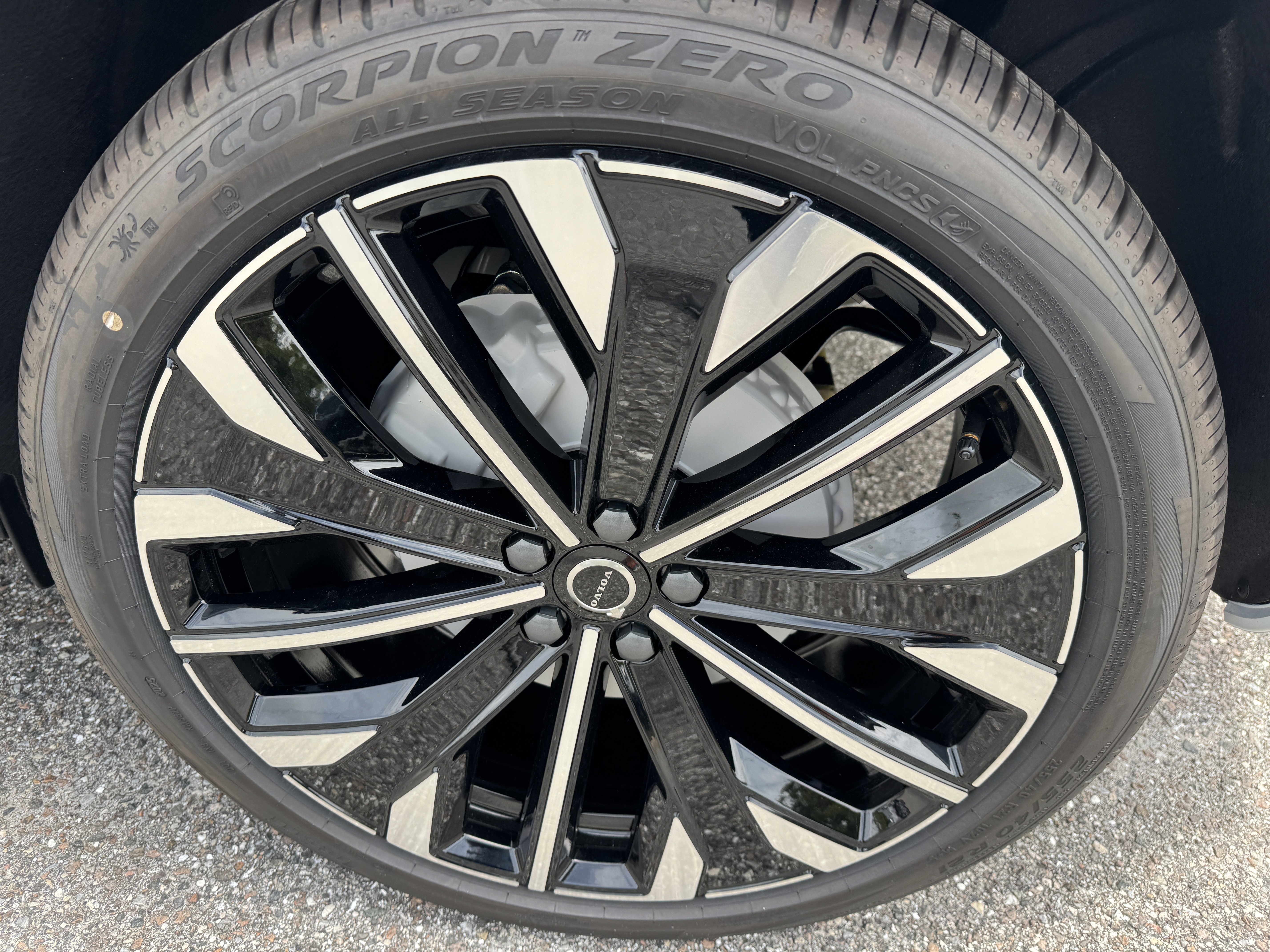 New 2026 Volvo XC60 B5 Ultra w/ Climate Package image 34