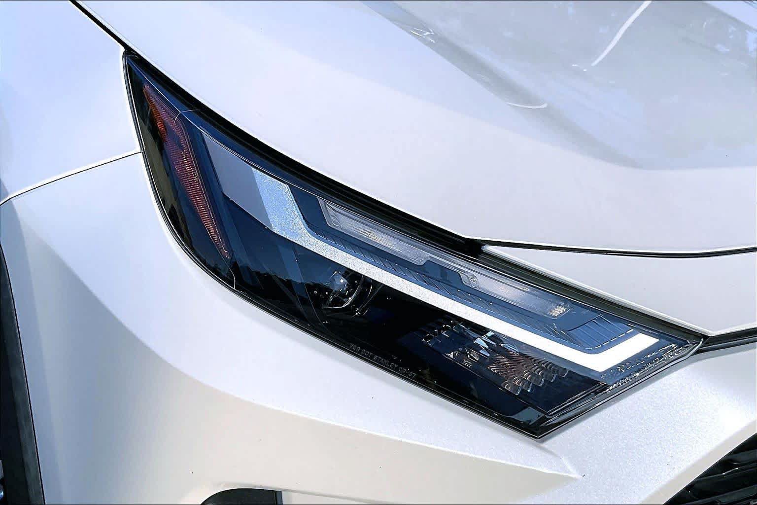 Used 2022 Toyota RAV4 XLE Premium FWD image 28