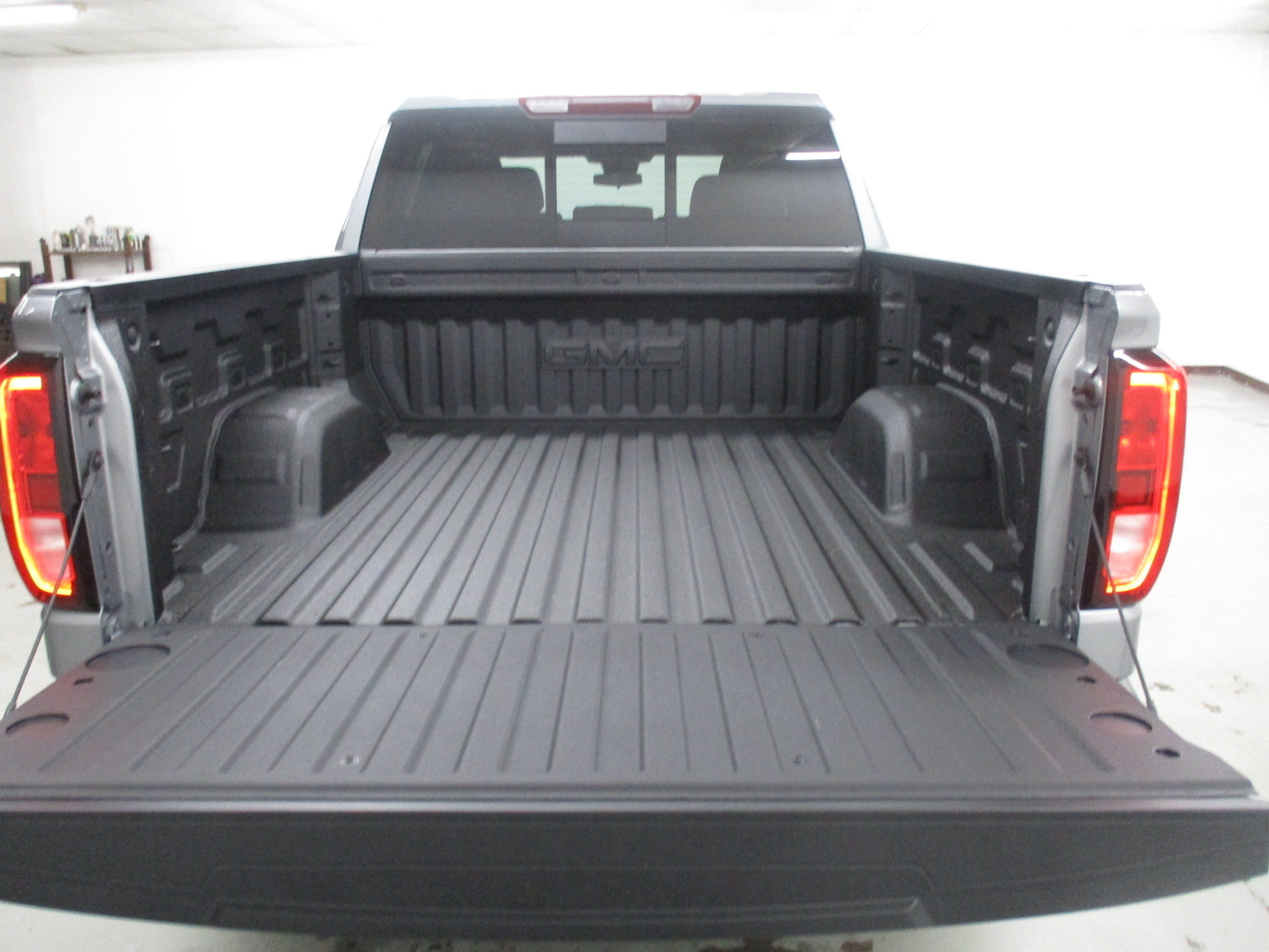 New 2026 GMC Sierra 1500 Elevation w/ Elevation Premium Package AWD/4WD image 12