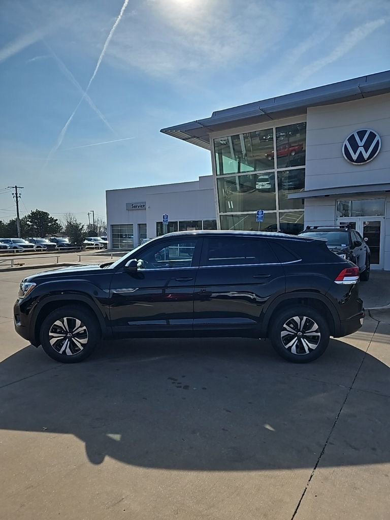 New 2026 Volkswagen Atlas Cross Sport SE FWD image 8